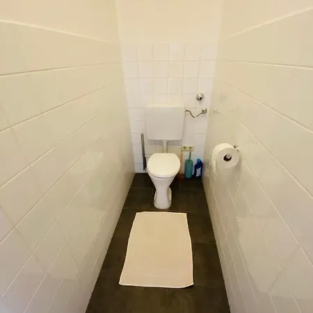 Lägenhet Wohnung, 2 Schlafzimmer, Strassenseitig *
