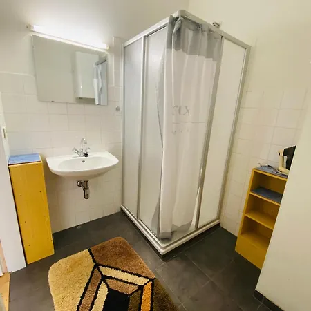 Wohnung, 2 Schlafzimmer, Strassenseitig Lägenhet *