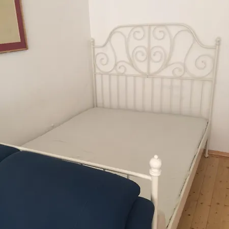 Wohnung, 2 Schlafzimmer, Strassenseitig Διαμέρισμα *
