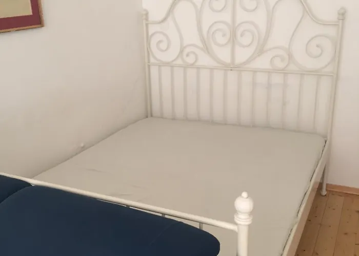 Wohnung, 2 Schlafzimmer, Strassenseitig Διαμέρισμα *